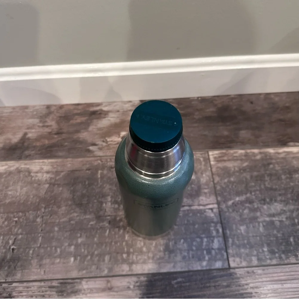 Stanley Textured Olive Green Vacuum Thermos; 25 oz - Picture 3 of 9